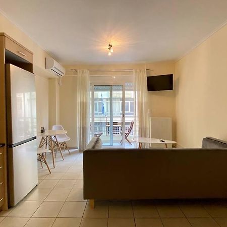 Nikitas' Apartment By The Tube Атина Екстериор снимка