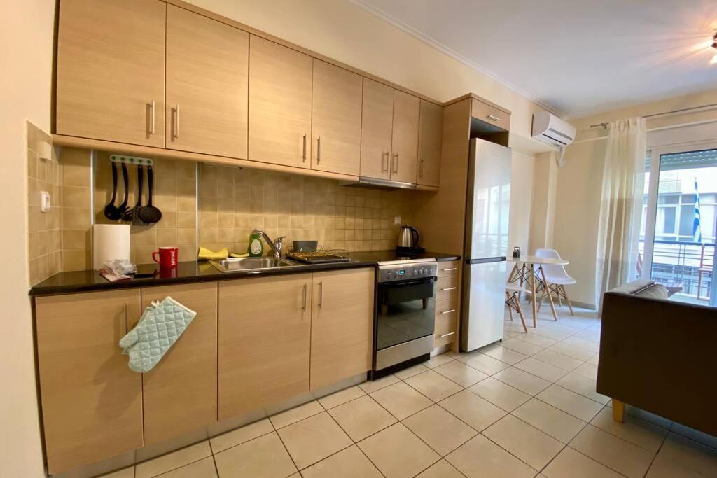 Nikitas' Apartment By The Tube Атина Екстериор снимка
